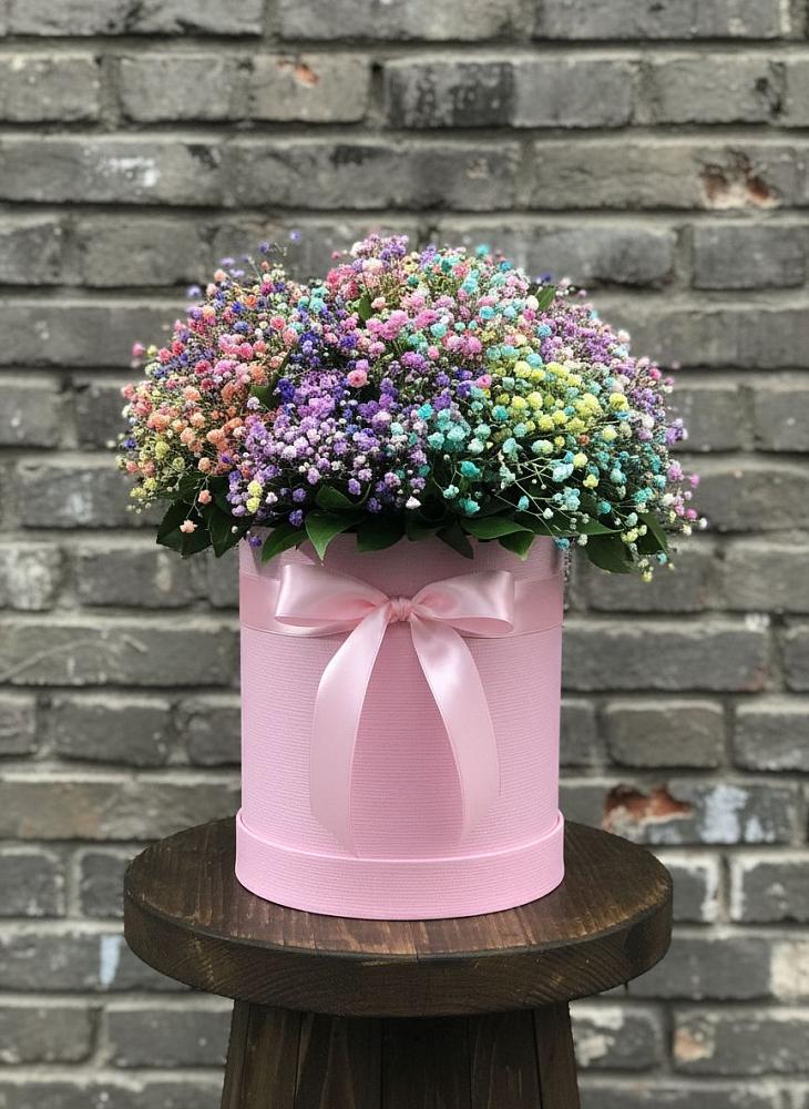 Цветочная композиция из Гипсофила и Розы в шляпной коробке в Красном Воронежской области