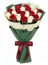 Букет Микс из красных и белых роз в Красном Воронежской области