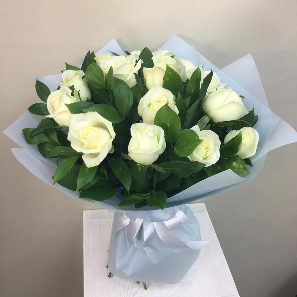 Букет 15 Белых роз Проуд в Красном Воронежской области