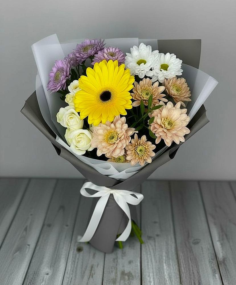 Букет цветов из: Розы, Герберы и Хризантемы в Красном Воронежской области