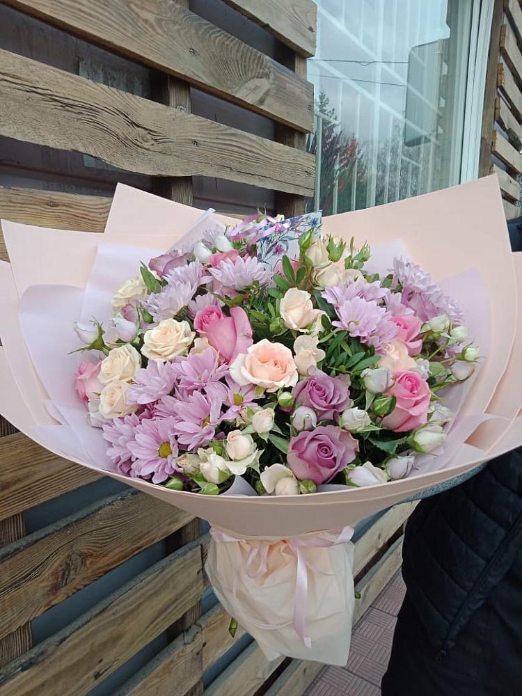 Букет цветов из: Розы и Хризантемы в Красном Воронежской области