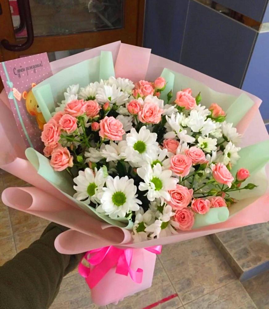 Букет цветов из: Розы и Хризантемы в Красном Воронежской области