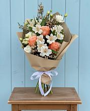 Букет цветов из:  Альстромерии, Лизиантусы, Розы и Хризантемы в Красном Воронежской области