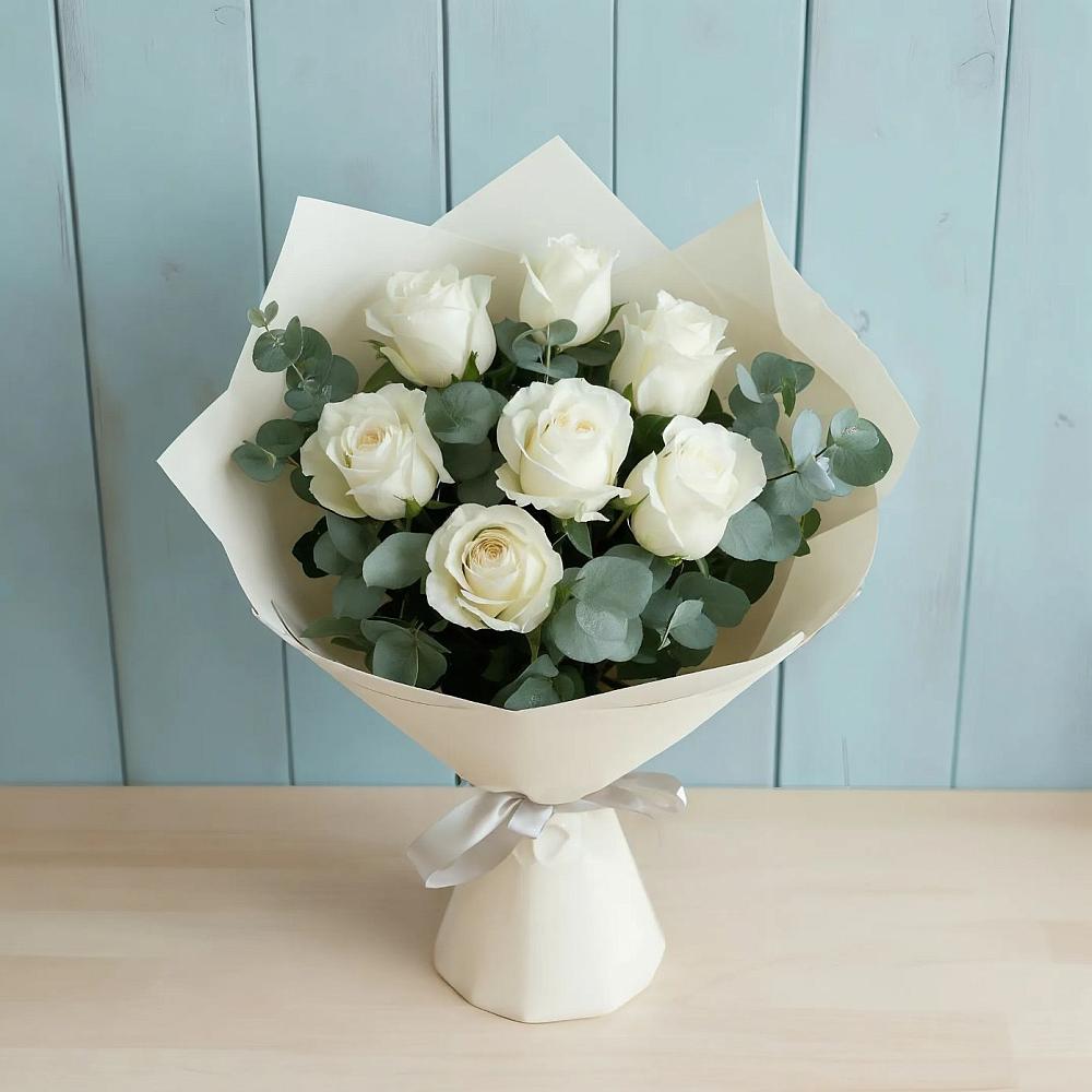 Букет Белые розы в Эвкалипте в Красном Воронежской области