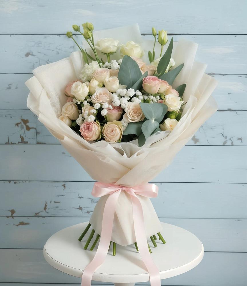 Букет цветов из: Розы и Лизиантусы в Красном Воронежской области