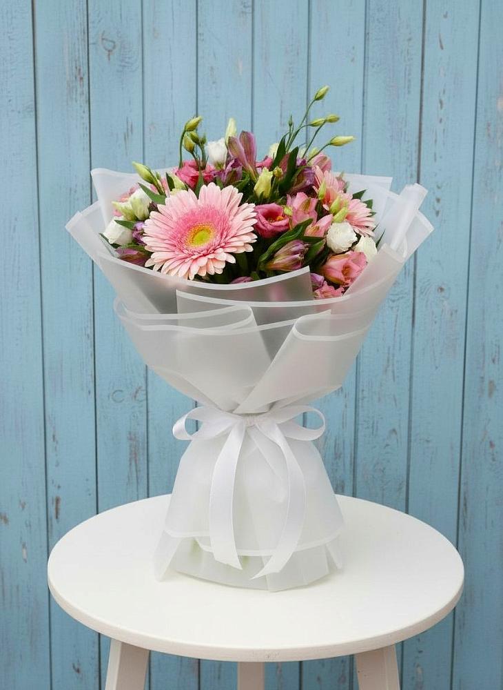 Букет цветов из: Герберы, Альстромерии и Лизиантусы в Красном Воронежской области