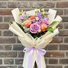 Букет цветов из:  Лизиантусы и Розы в Красном Воронежской области