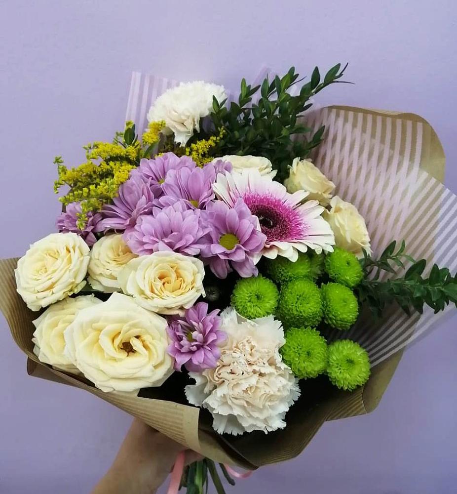 Букет цветов из: Хризантемы, Розы, Гвоздики и Герберы в Красном Воронежской области