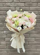 Букет цветов из:  Гвоздики, Розы, Лизиантусы и Хризантемы #REPLACE_PRED# Красном Воронежской области
