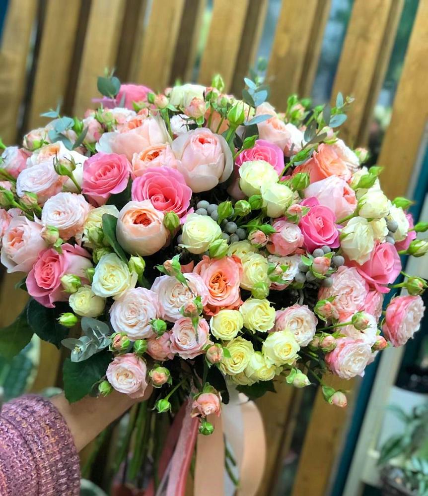 Букет цветов из: Розы в Красном Воронежской области