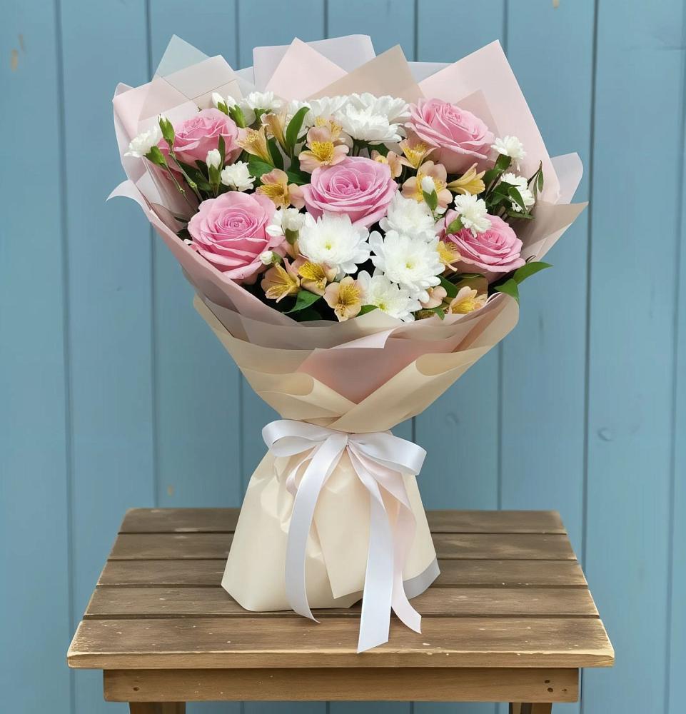 Букет цветов из: Гвоздики, Орхидеи и Розы в Красном Воронежской области