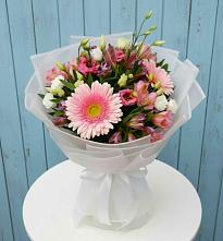 Букет цветов из:  Герберы, Альстромерии и Лизиантусы в Красном Воронежской области