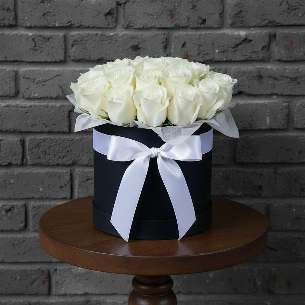 Цветочная композиция из Розы в шляпной коробке в Красном Воронежской области