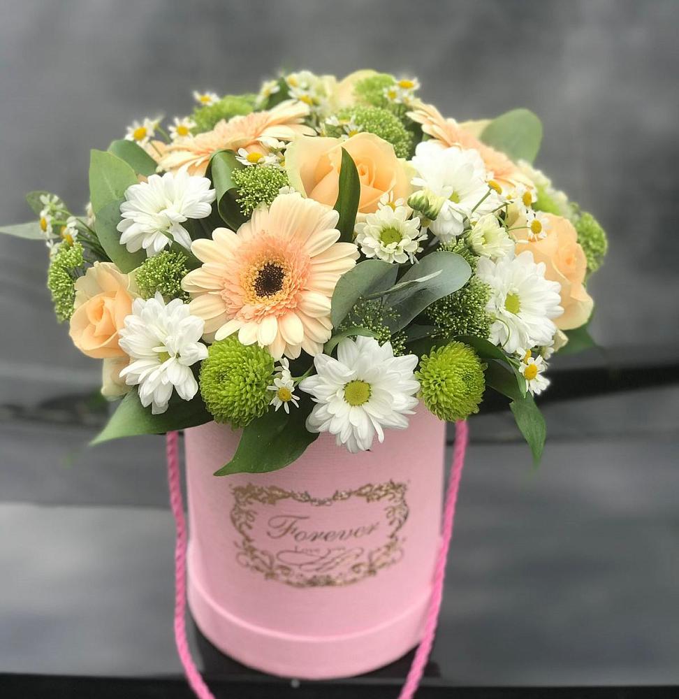 Цветочная композиция из Розы, Герберы и Хризантемы в шляпной коробке в Красном Воронежской области