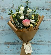 Букет цветов из:  Розы и Лизиантусы в Красном Воронежской области