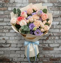 Букет цветов из:  Розы, Лизиантусы и Гвоздики в Красном Воронежской области