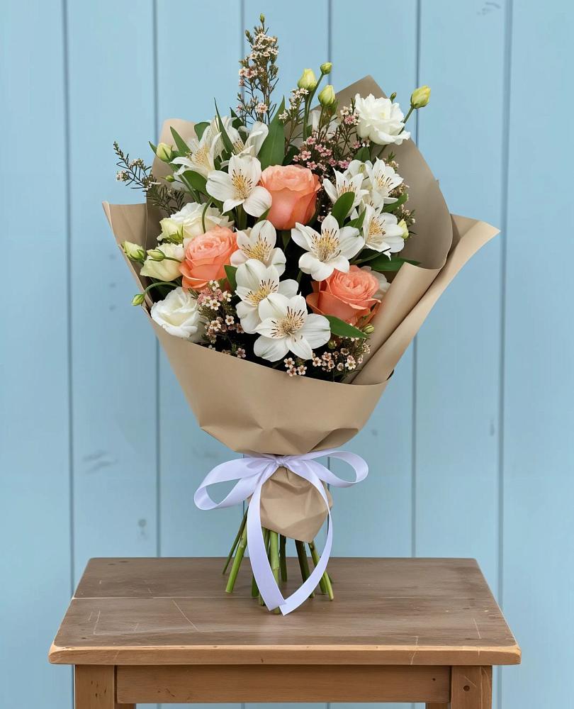 Букет цветов из: Альстромерии, Лизиантусы, Розы и Хризантемы в Красном Воронежской области