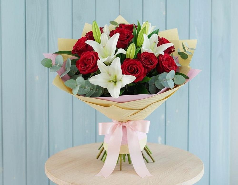 Букет цветов из: Лилии и Розы в Красном Воронежской области